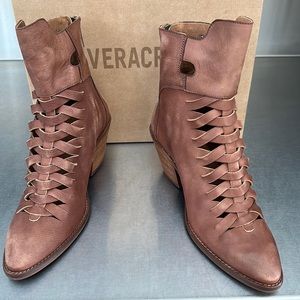 Vera Cruz “Jazina Boots” in brown leather. New in original box!